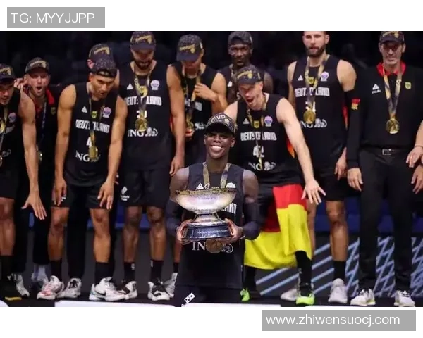 丹尼斯施罗德在NBA的崛起与挑战:从新秀到球队核心的奋斗历程 丹尼斯施罗德在NBA的崛起与挑战:从新秀到球队核心的奋斗历程